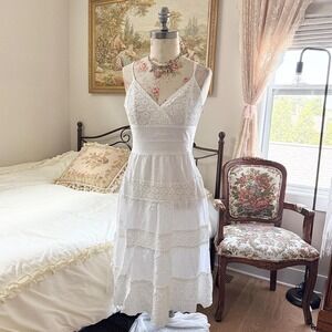 White Lace Sundress  Y2K Apt 9 size 6 white lace tiered midi dress